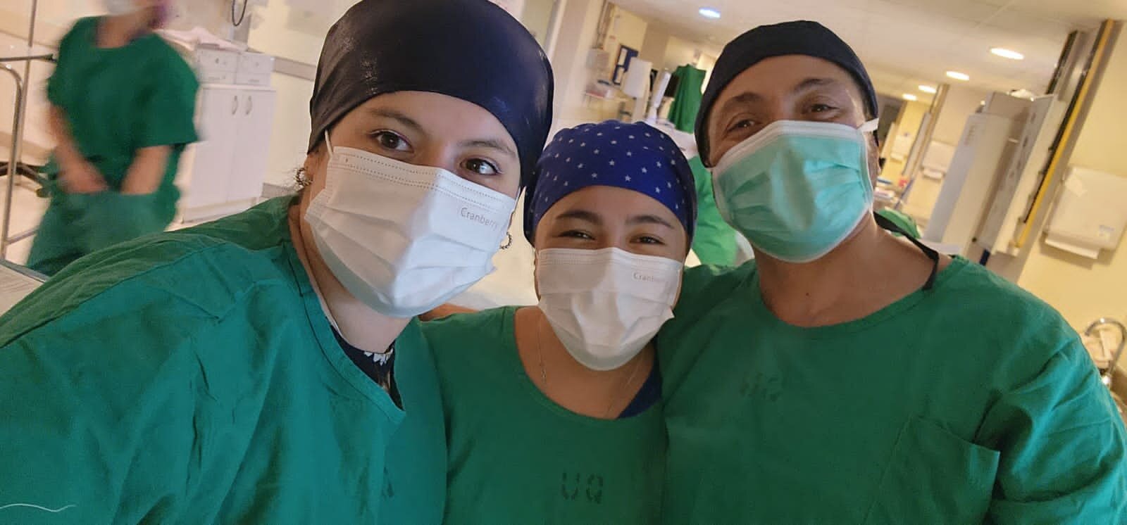 Equipo médico en pabellón quirúrgico